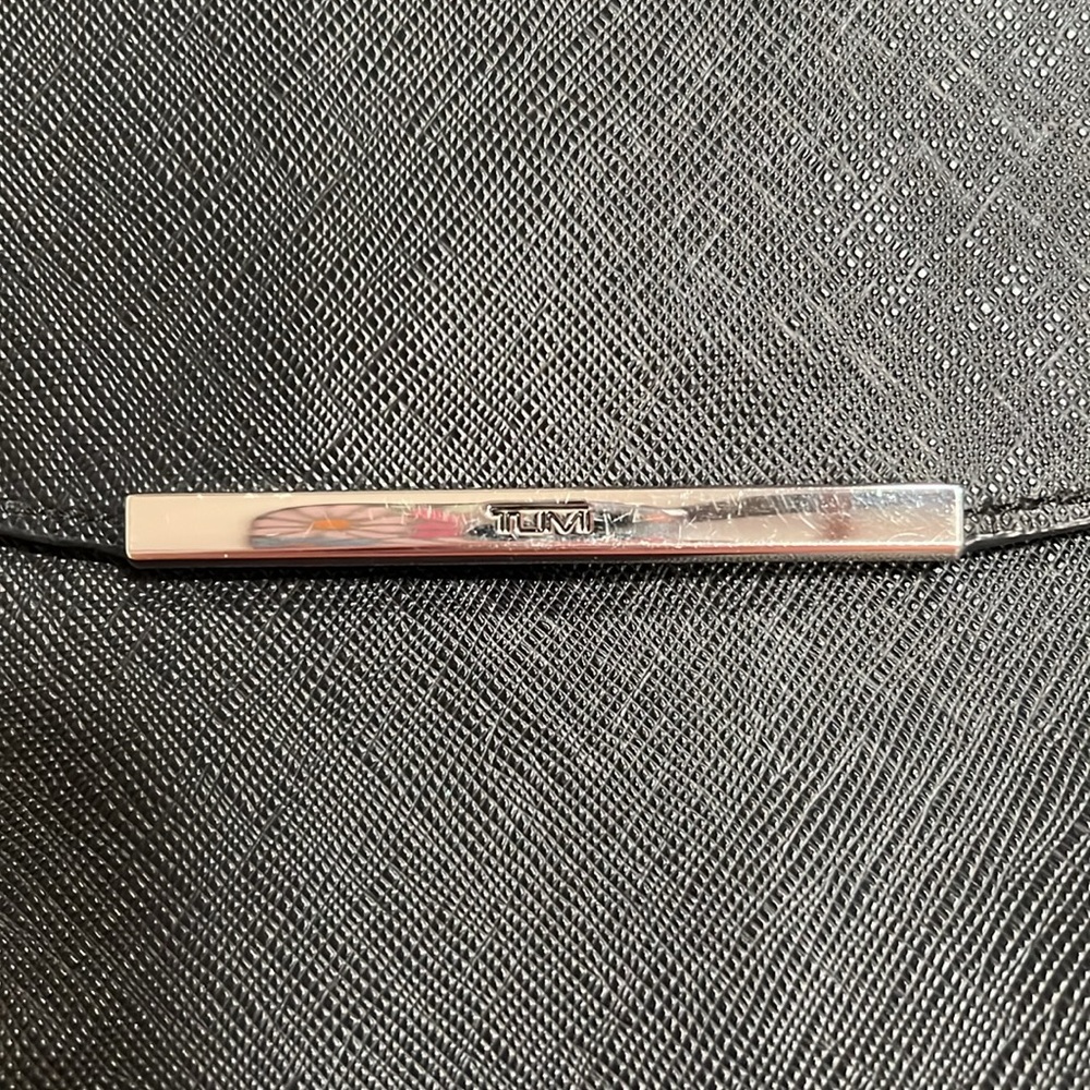 Gorgeous Tumi Saffiano Leather Handbag - Picture 3 of 11